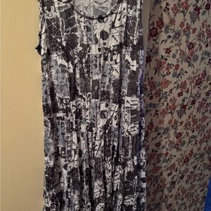 SHANA Monochrome Abstract Maxi Dress